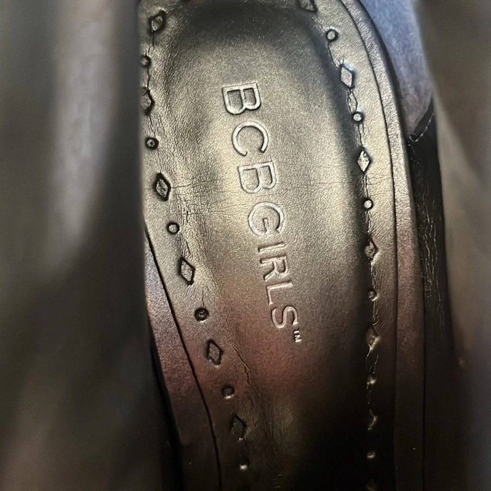 BCBG Sliver Quilted Leather Upper Boot 4” High Heels w/Black Tie Detail Size 7
